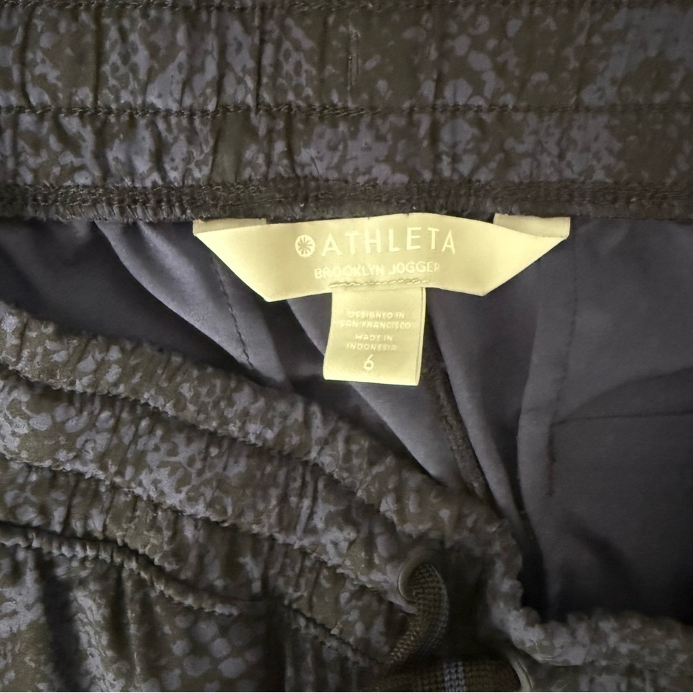 Athleta Brooklyn Joggers In Blue Python. Size 6 - image 8